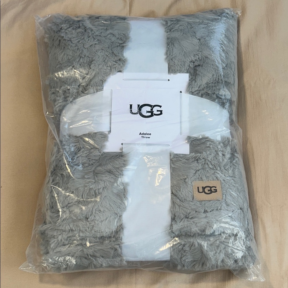 UGG Adalee Faux Fur Throw, 50" x 70" Seal Gray NWT - Picture 5 of 6